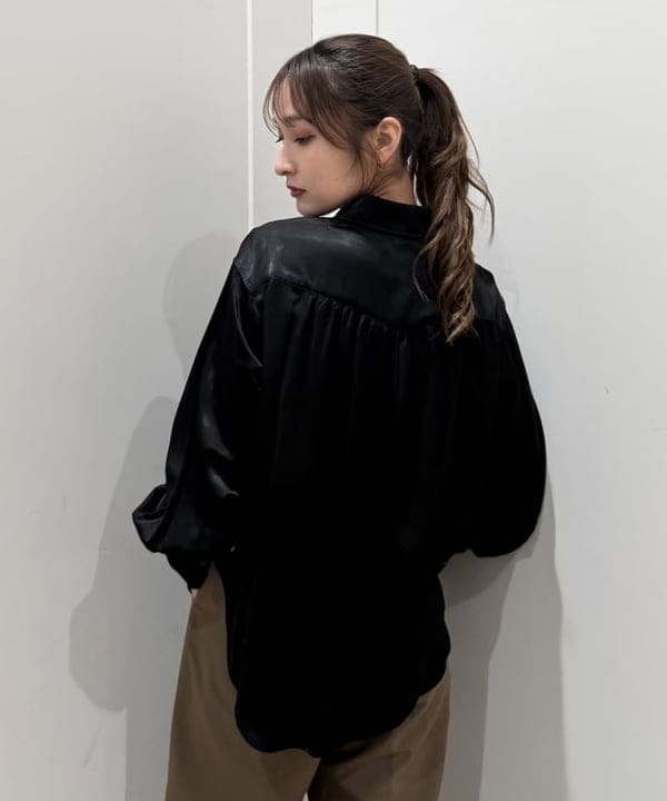 松本 佳菜子さんの「BEAMS WOMEN｜サテン ウエスタン シャツ」を使ったコーディネート