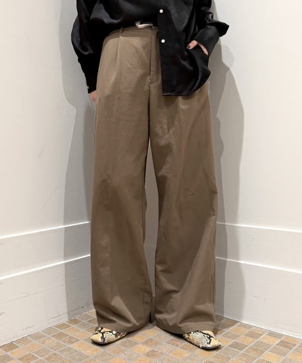 松本 佳菜子さんの「BEAMS WOMEN｜サテン ウエスタン シャツ」を使ったコーディネート