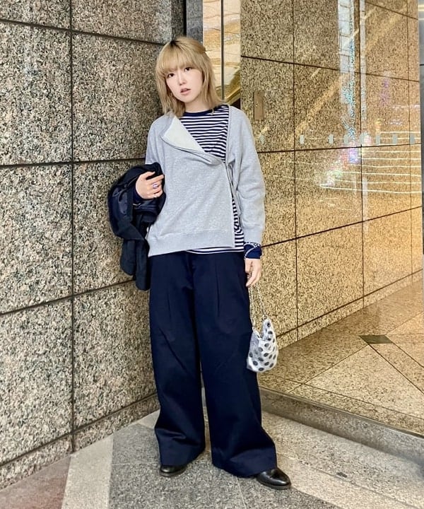 小原 もこさんの「BEAMS WOMEN｜ワイド タック チノ パンツ」を使ったコーディネート