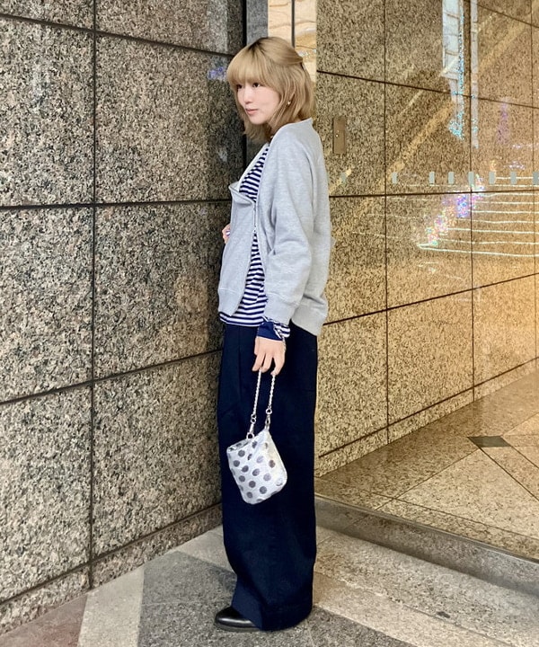 小原 もこさんの「BEAMS WOMEN｜ワイド タック チノ パンツ」を使ったコーディネート