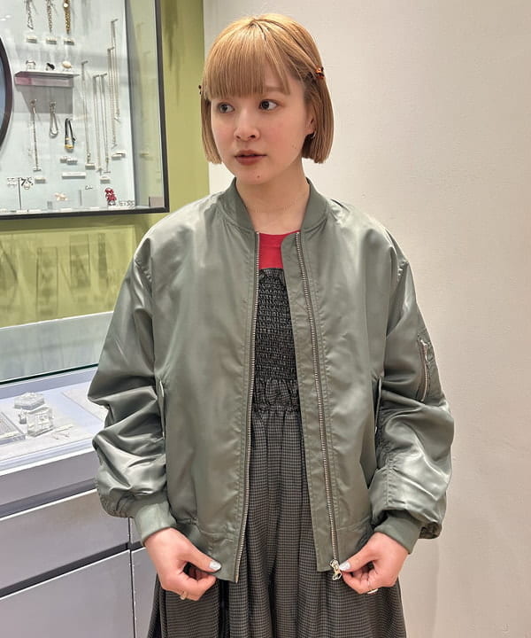 ナカノ アイさんの「BEAMS WOMEN｜ギャザー アーム MA-1」を使ったコーディネート