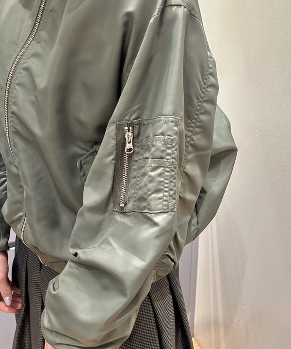 ナカノ アイさんの「BEAMS WOMEN｜ギャザー アーム MA-1」を使ったコーディネート