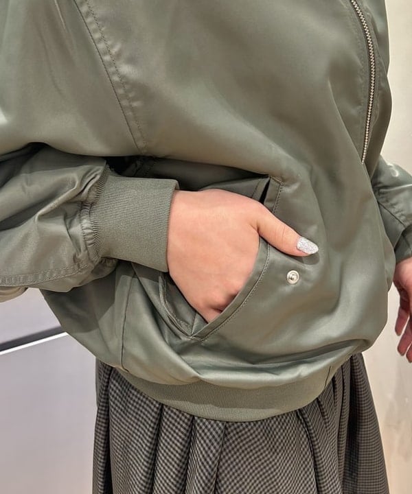 ナカノ アイさんの「BEAMS WOMEN｜ギャザー アーム MA-1」を使ったコーディネート