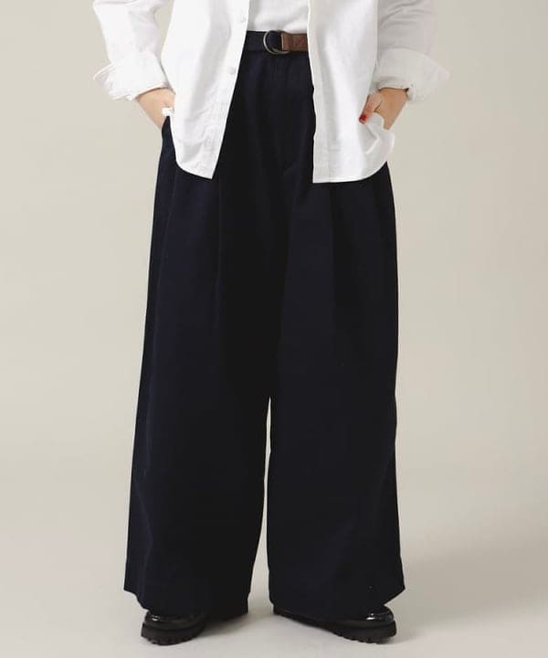 ミナミマリコさんの「BEAMS WOMEN｜オックスフォード ボタンダウン シャツ」を使ったコーディネート