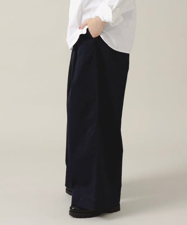 ミナミマリコさんの「BEAMS WOMEN｜オックスフォード ボタンダウン シャツ」を使ったコーディネート