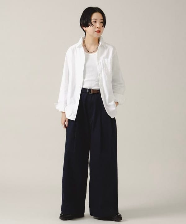 ミナミマリコさんの「BEAMS WOMEN｜オックスフォード ボタンダウン シャツ」を使ったコーディネート