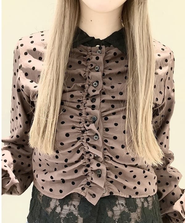 江口 息吹さんの「BEAMS WOMEN｜【別注】bLicensceLL / チェーンポーチ」を使ったコーディネート