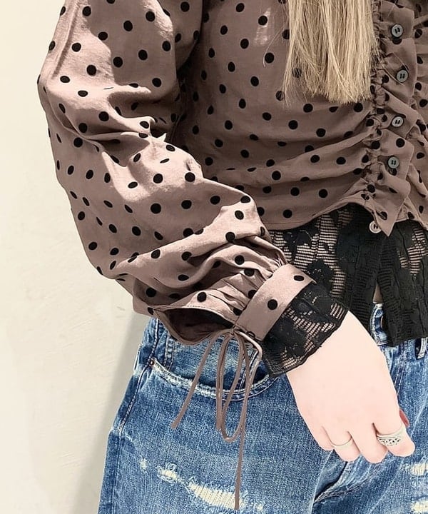 江口 息吹さんの「BEAMS WOMEN｜【別注】bLicensceLL / チェーンポーチ」を使ったコーディネート