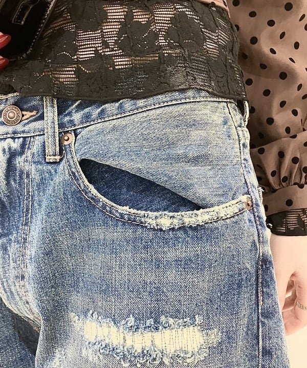 江口 息吹さんの「BEAMS WOMEN｜【別注】bLicensceLL / チェーンポーチ」を使ったコーディネート