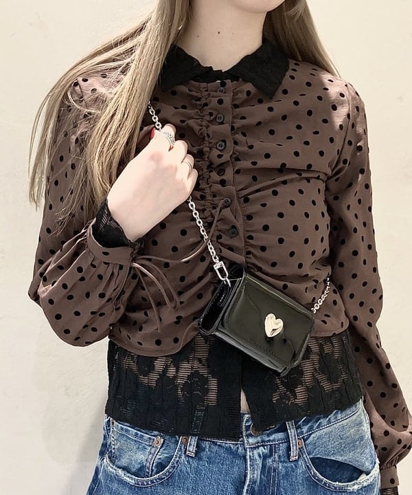 江口 息吹さんの「BEAMS WOMEN｜【別注】bLicensceLL / チェーンポーチ」を使ったコーディネート