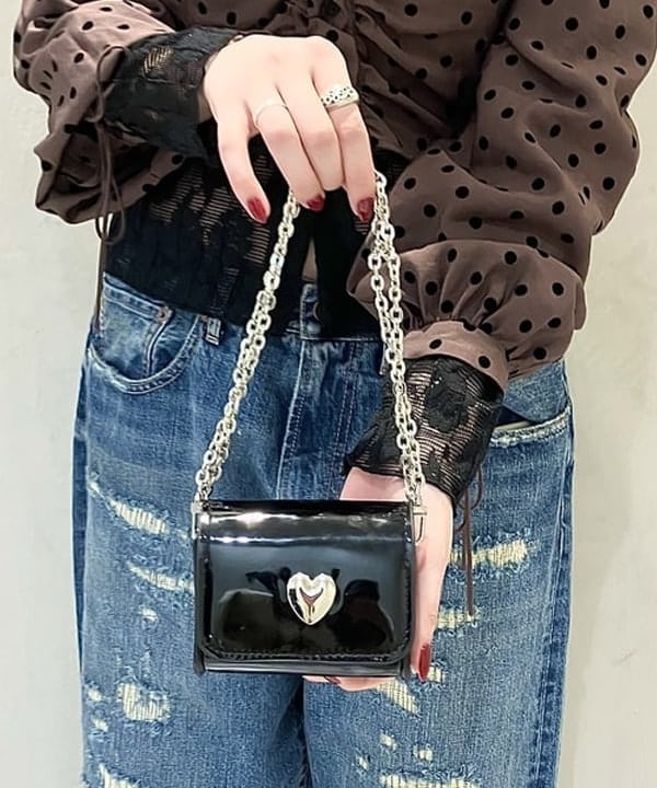 江口 息吹さんの「BEAMS WOMEN｜【別注】bLicensceLL / チェーンポーチ」を使ったコーディネート