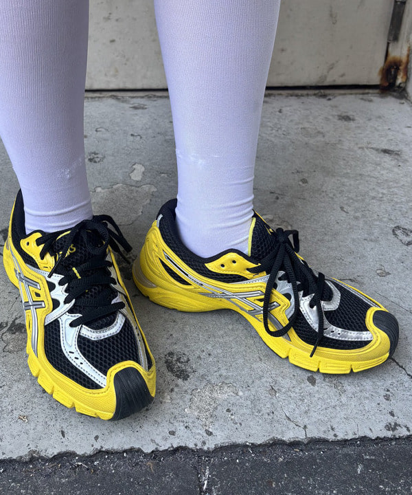 山本 里南さんの「BEAMS WOMEN｜シアー フラワープリント カーディガン」を使ったコーディネート