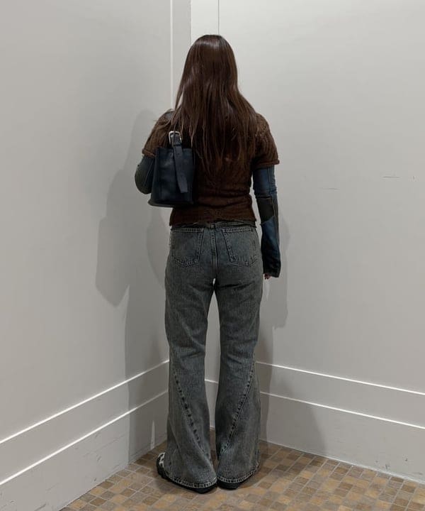 松本 佳菜子さんの「BEAMS WOMEN｜デニム フレア パンツ」を使ったコーディネート