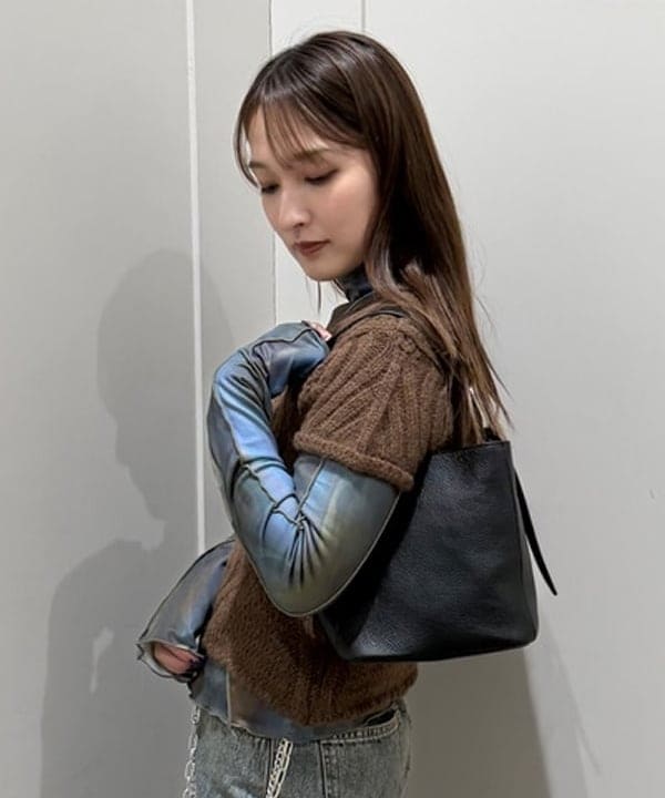 松本 佳菜子さんの「BEAMS WOMEN｜デニム フレア パンツ」を使ったコーディネート