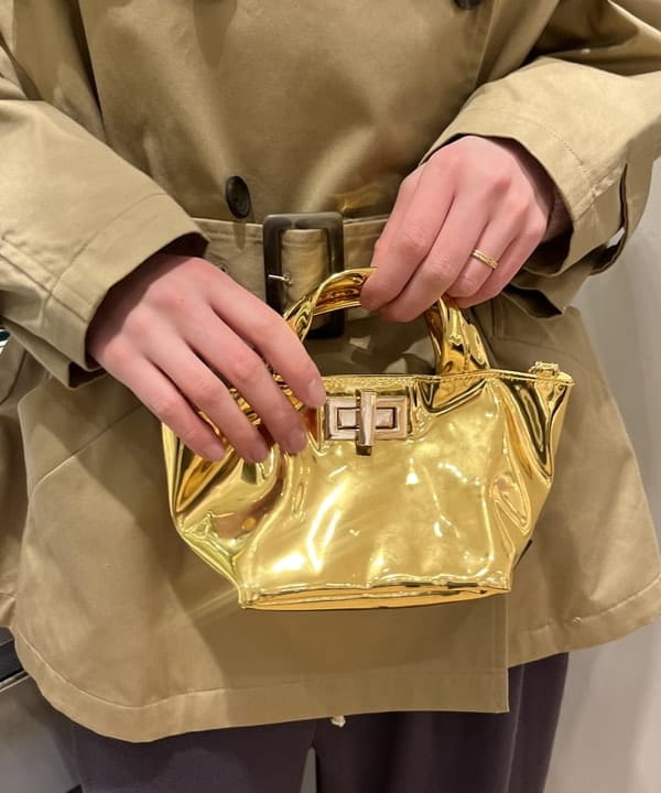 神坂 莉子さんの「BEAMS WOMEN｜オーバーサイズ ハーフ トレンチ コート」を使ったコーディネート