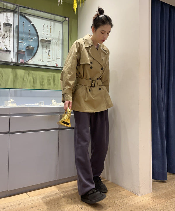 神坂 莉子さんの「BEAMS WOMEN｜オーバーサイズ ハーフ トレンチ コート」を使ったコーディネート
