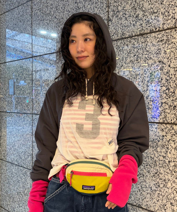 ばるたんさんの「BEAMS WOMEN｜シアー ナンバリング フットボール」を使ったコーディネート