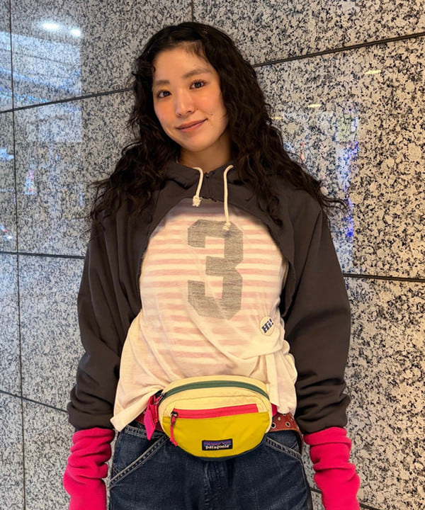 ばるたんさんの「BEAMS WOMEN｜シアー ナンバリング フットボール」を使ったコーディネート