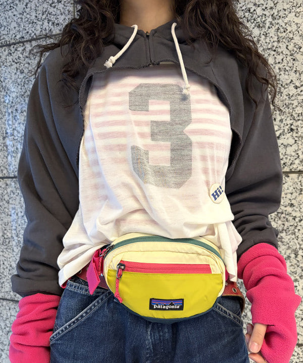 ばるたんさんの「BEAMS WOMEN｜シアー ナンバリング フットボール」を使ったコーディネート