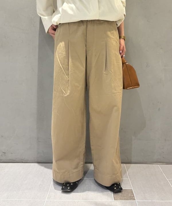 中平 あみさんの「BEAMS WOMEN｜ワイド タック チノ パンツ」を使ったコーディネート