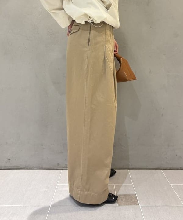 中平 あみさんの「BEAMS WOMEN｜ワイド タック チノ パンツ」を使ったコーディネート