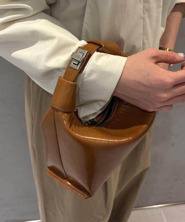 中平 あみさんの「BEAMS WOMEN｜ワイド タック チノ パンツ」を使ったコーディネート