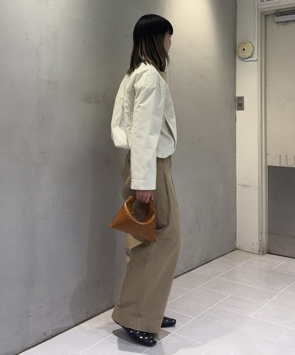 中平 あみさんの「BEAMS WOMEN｜ワイド タック チノ パンツ」を使ったコーディネート