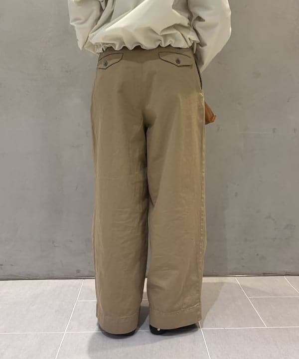 中平 あみさんの「BEAMS WOMEN｜ワイド タック チノ パンツ」を使ったコーディネート