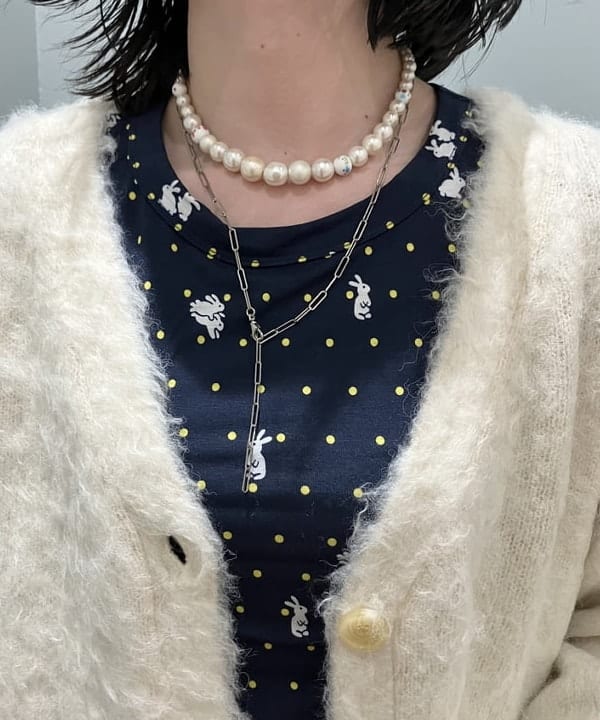 加歩さんの「BEAMS WOMEN｜ヘアリー シャギー Vネック カーディガン」を使ったコーディネート