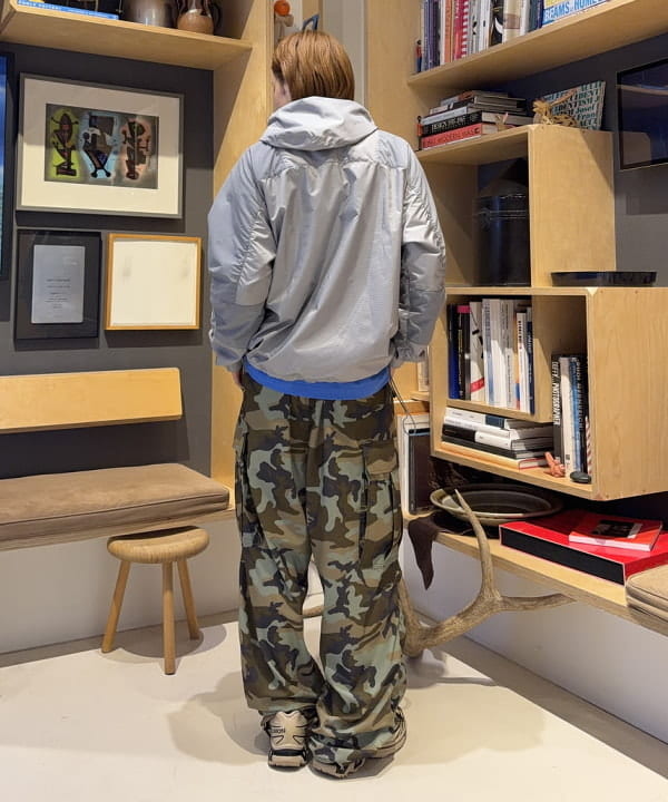 マツミヤさんの「BEAMS WOMEN｜M65 メッシュ カーゴパンツ」を使ったコーディネート