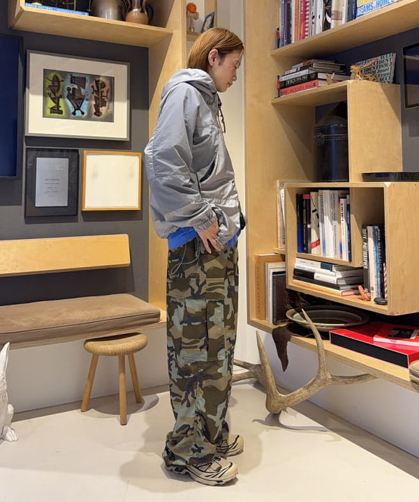 マツミヤさんの「BEAMS WOMEN｜M65 メッシュ カーゴパンツ」を使ったコーディネート