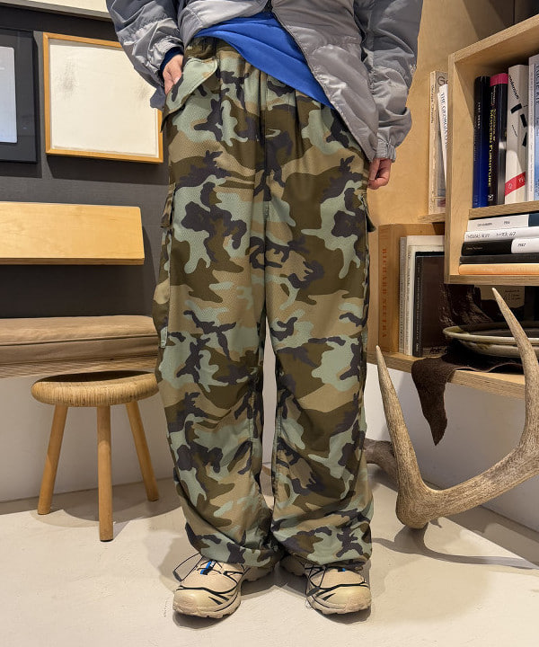 マツミヤさんの「BEAMS WOMEN｜M65 メッシュ カーゴパンツ」を使ったコーディネート