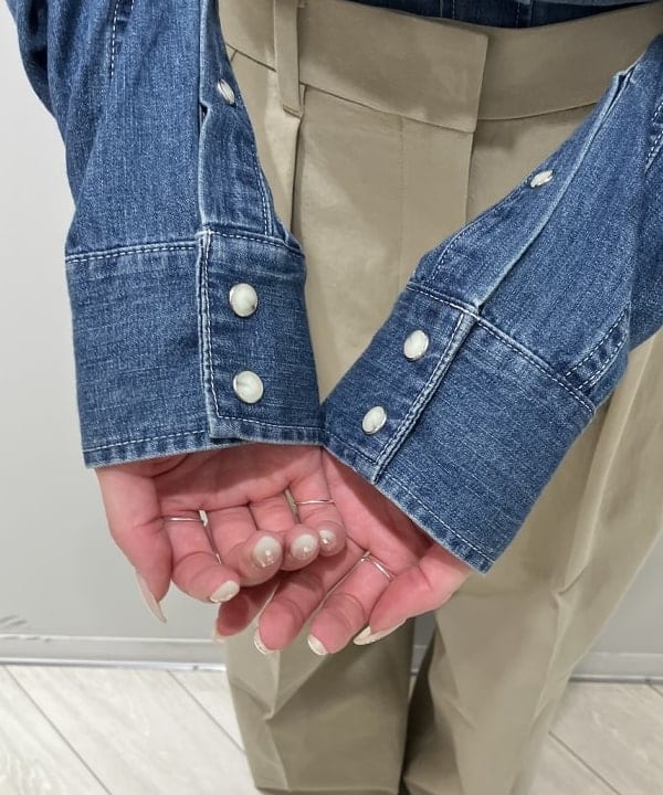 nodokaさんの「BEAMS WOMEN｜AK+1 / 8オンス ウォッシュド シャツ」を使ったコーディネート