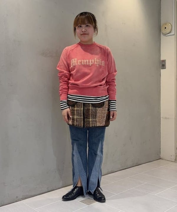 大石彩可さんの「BEAMS WOMEN｜【リラックスフィット】プリント フェード スウェット」を使ったコーディネート