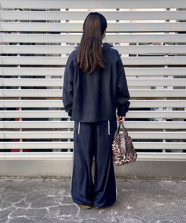 カタヤマ アヤさんの「BEAMS WOMEN｜レースライントラックパンツ」を使ったコーディネート