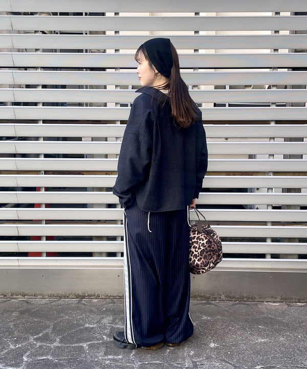 カタヤマ アヤさんの「BEAMS WOMEN｜レースライントラックパンツ」を使ったコーディネート