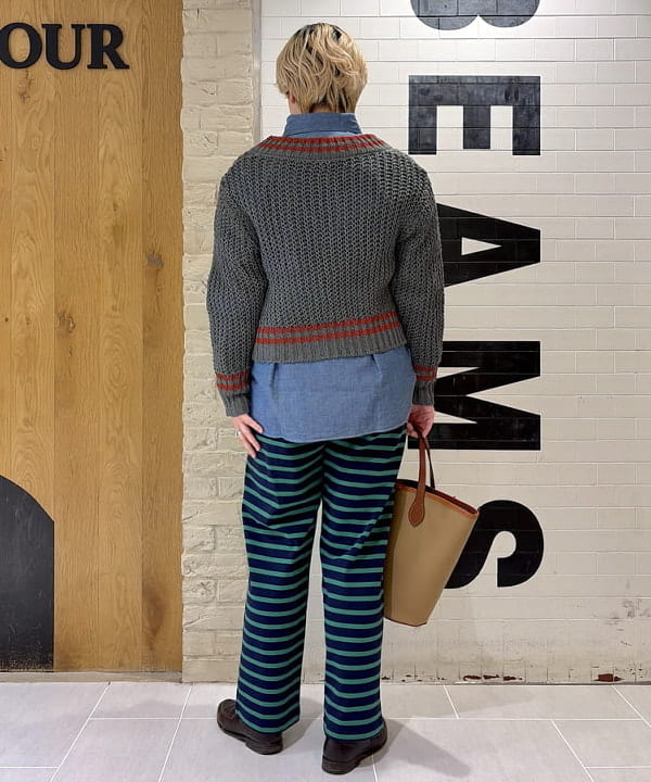 スミレさんの「BEAMS WOMEN｜Vネック ライン プルオーバー」を使ったコーディネート