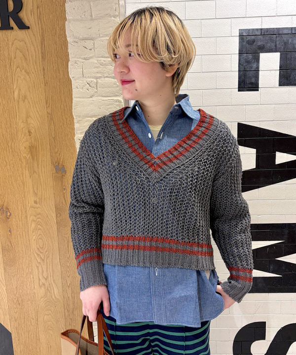 スミレさんの「BEAMS WOMEN｜Vネック ライン プルオーバー」を使ったコーディネート