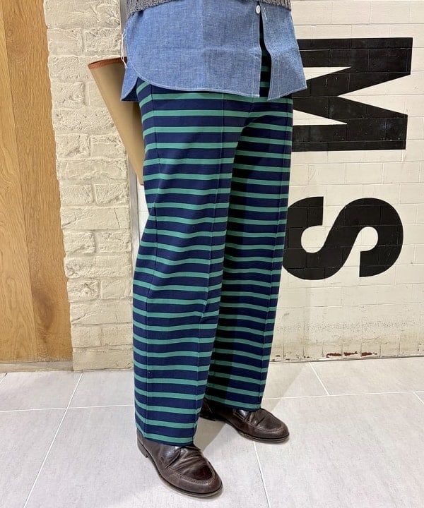 スミレさんの「BEAMS WOMEN｜Vネック ライン プルオーバー」を使ったコーディネート