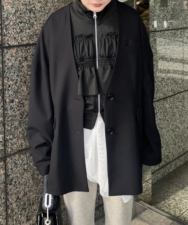 森本 理絵さんの「BEAMS WOMEN｜フリル ジャージ ブルゾン」を使ったコーディネート