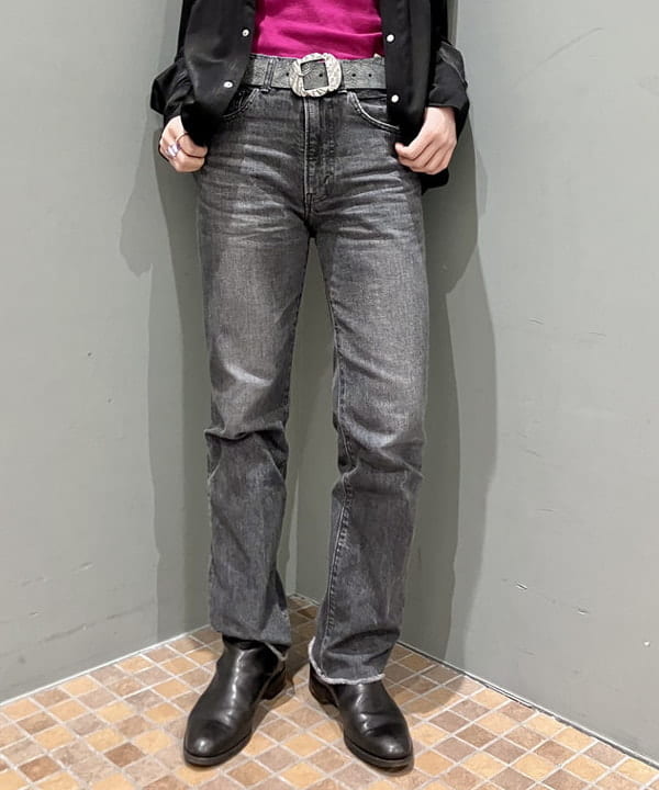 小原 もこさんの「BEAMS WOMEN｜40mm ヴィンテージ バックル ベルト ②」を使ったコーディネート