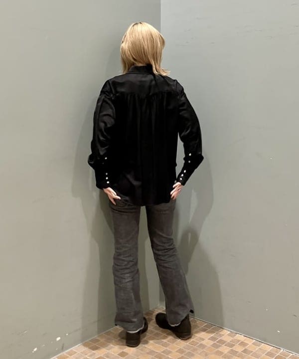 小原 もこさんの「BEAMS WOMEN｜40mm ヴィンテージ バックル ベルト ②」を使ったコーディネート