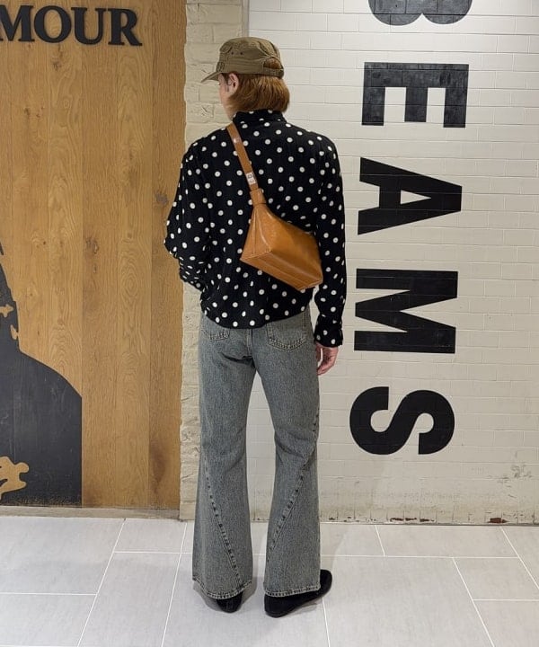 マツミヤさんの「BEAMS WOMEN｜ドット クリンクル フリル シャツ」を使ったコーディネート