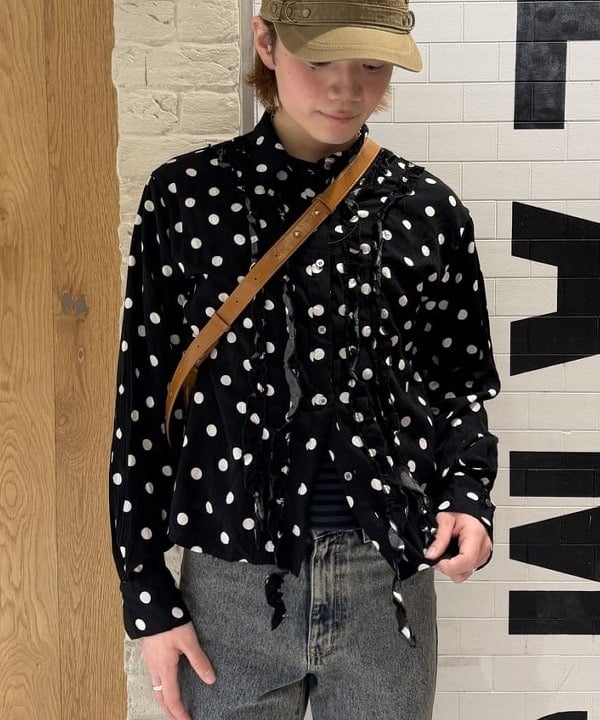 マツミヤさんの「BEAMS WOMEN｜ドット クリンクル フリル シャツ」を使ったコーディネート