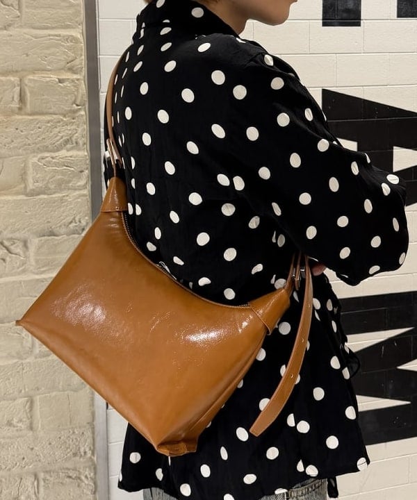 マツミヤさんの「BEAMS WOMEN｜ドット クリンクル フリル シャツ」を使ったコーディネート