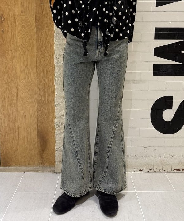 マツミヤさんの「BEAMS WOMEN｜ドット クリンクル フリル シャツ」を使ったコーディネート