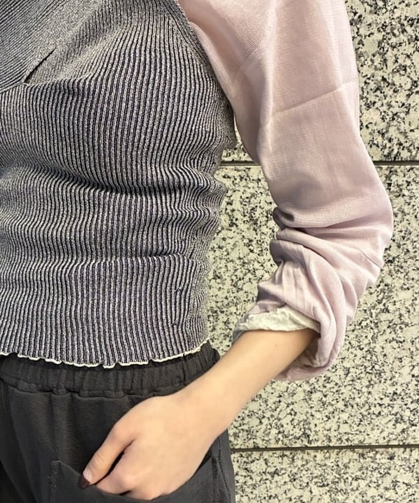 水野 萌香さんの「BEAMS WOMEN｜maturely / プレーティング ワンショルダー ベスト」を使ったコーディネート