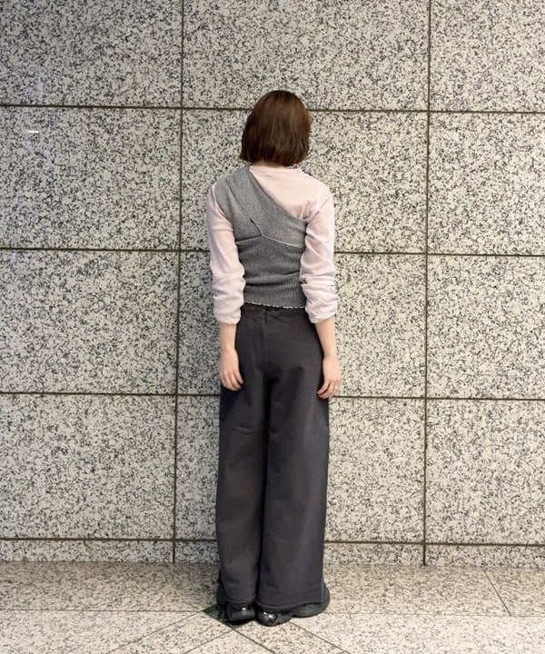 水野 萌香さんの「BEAMS WOMEN｜maturely / プレーティング ワンショルダー ベスト」を使ったコーディネート