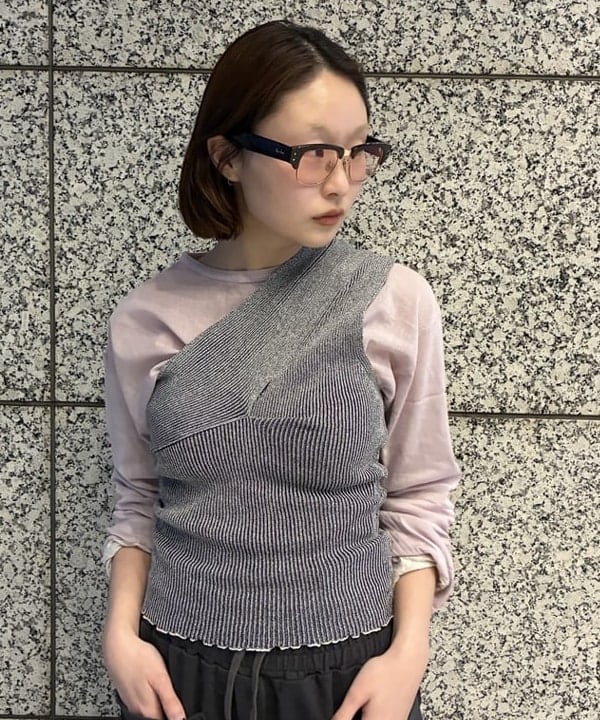 水野 萌香さんの「BEAMS WOMEN｜maturely / プレーティング ワンショルダー ベスト」を使ったコーディネート