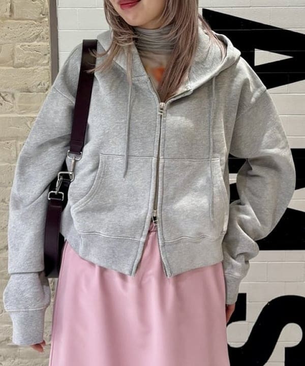 ヒカリさんの「BEAMS WOMEN｜サテン レースキリカエ タイト スカート」を使ったコーディネート